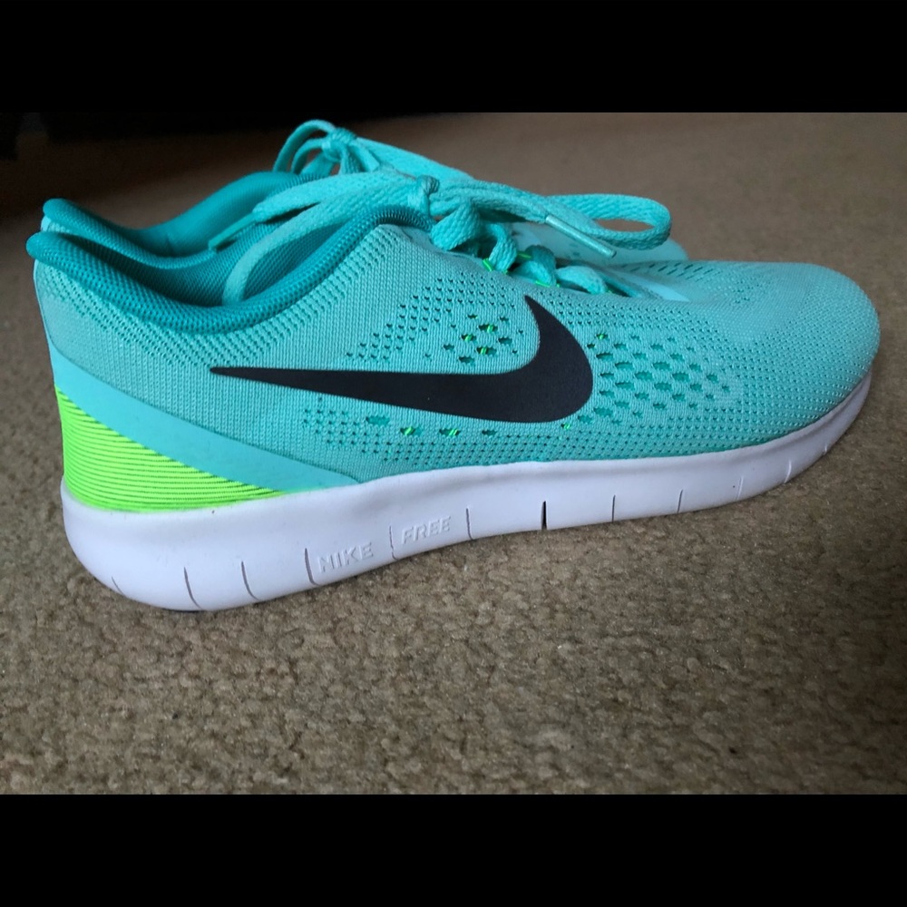 NIKE RUNNING SNEAKERS
